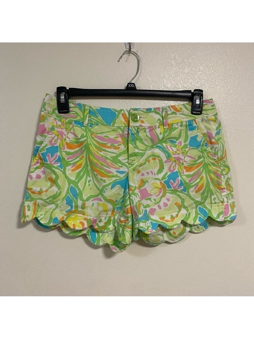 Lilly Pulitzer Shorts Women’s Size 6 Elephant Ear Print Buttercup Scallop Shorts
